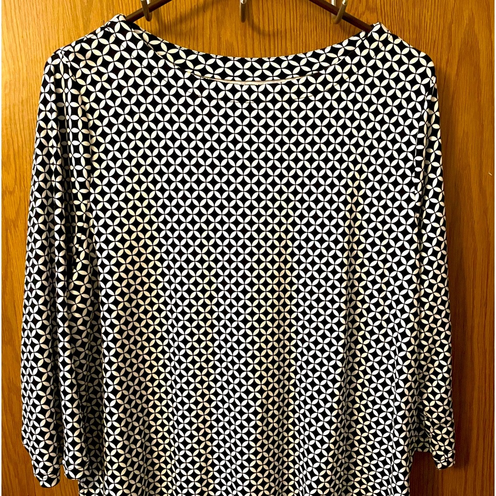 Womens black & white shirt
